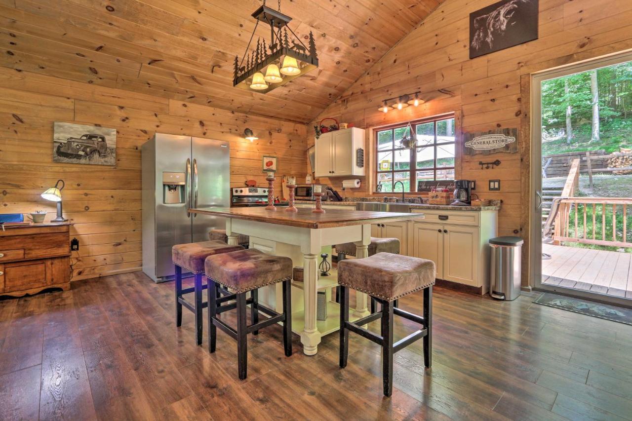 Butler Cabin On 19 Acres With Hot Tub And Fire Pit! Eksteriør billede