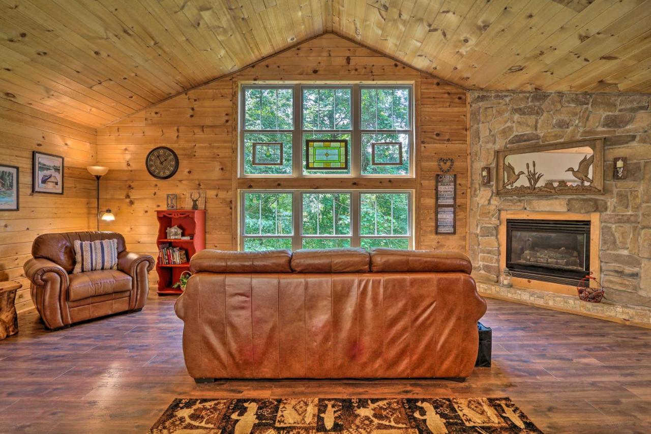 Butler Cabin On 19 Acres With Hot Tub And Fire Pit! Eksteriør billede