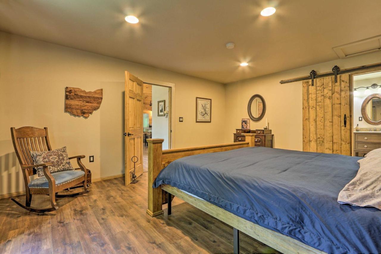 Butler Cabin On 19 Acres With Hot Tub And Fire Pit! Eksteriør billede